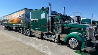 Daniel and Phyllis Snow's 1996 Freightliner XL