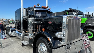 Greg Kendall's 1969 Peterbilt 359