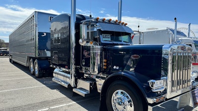 Austin Kiser's 2002 Peterbilt 379