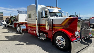 Davis Bros.' 2024 Peterbilt 389