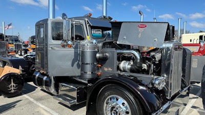 Andrew Ditz's 1959 Peterbilt 351