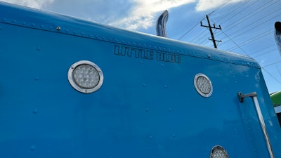 Raiko Graveran's 1995 Freightliner FLD120 rear view