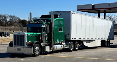 Ernest Ludlow's 2007 Peterbilt 379