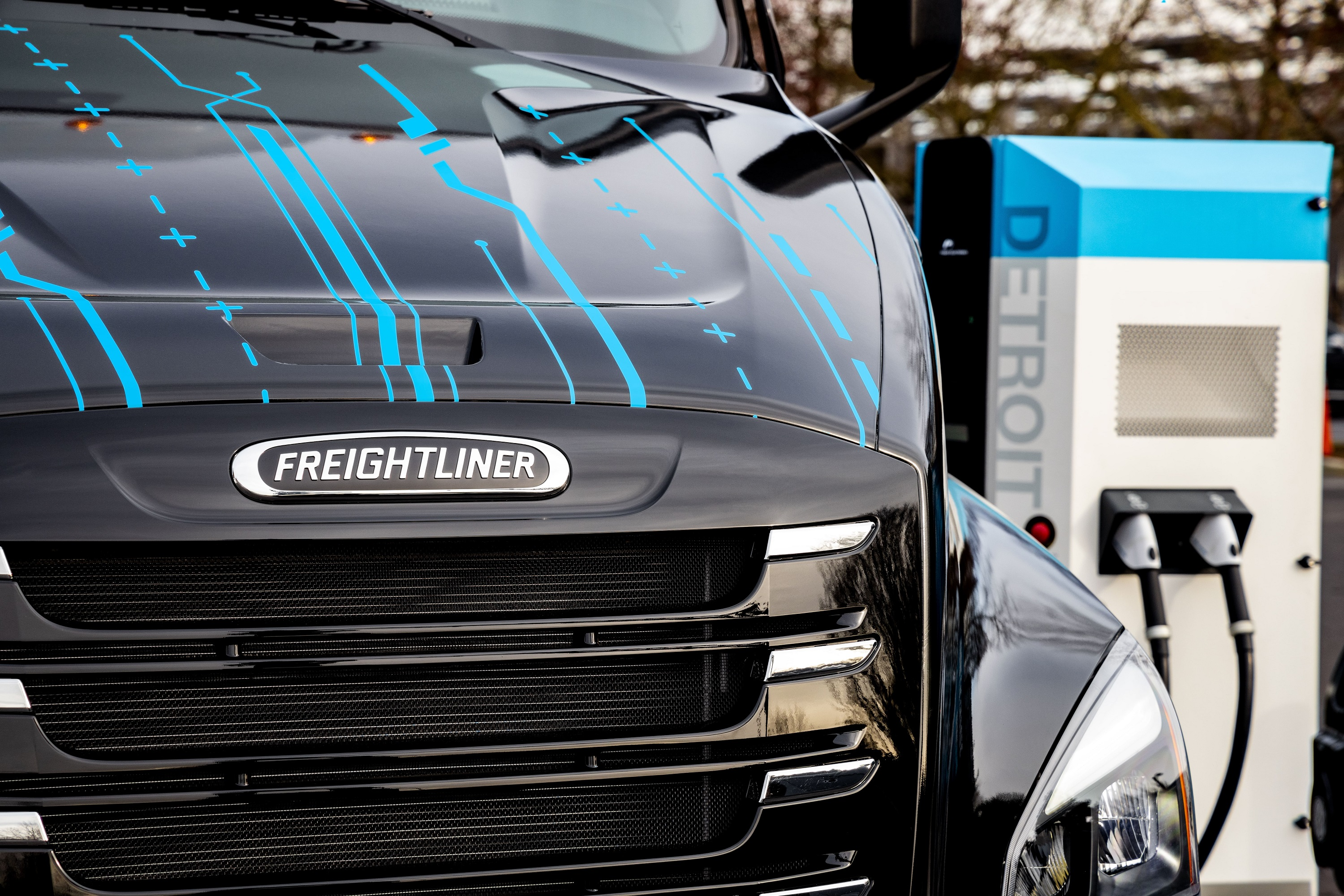 Freightliner eCascadia charging