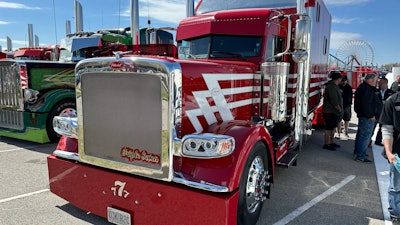 Gary Jones' 2018 Peterbilt 389