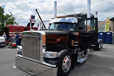 Early Peterbilt 589 custom builds: Twin units from Semi Casual | Overdrive