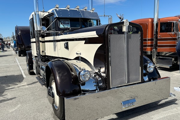 Damian Minteer's 1955 Kenworth