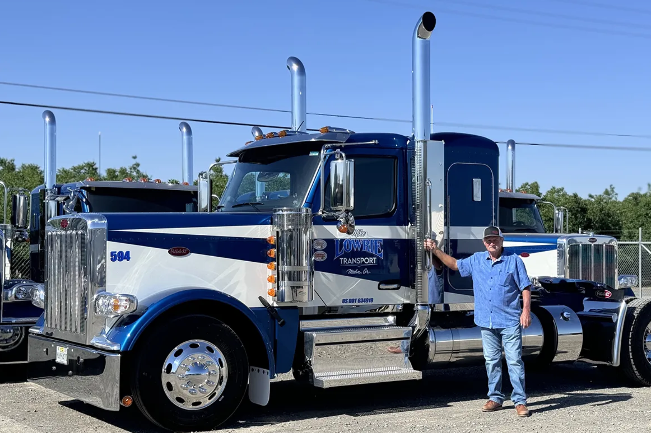 Mike Lowrie takes delivery of 1,000th Peterbilt 589