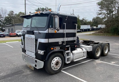 James Qualls' 1985 Freightliner FLD