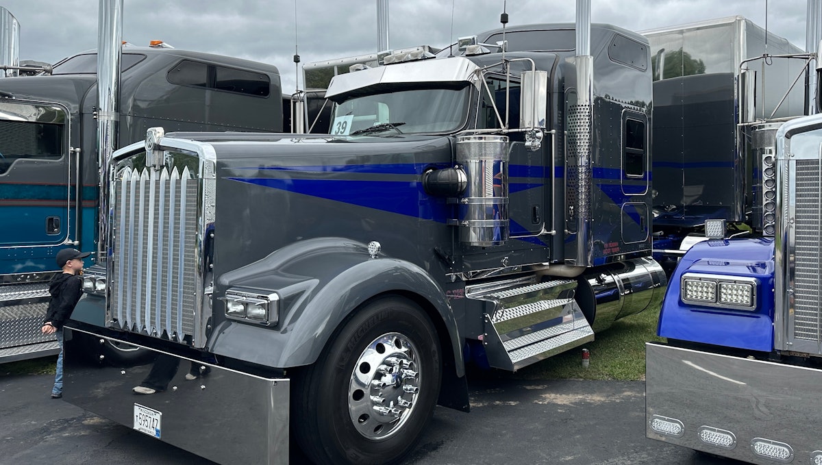 Hard-running custom 2023 Kenworth W900 of James Churchill Hard-running custom 2023 Kenworth W900 of James Churchill