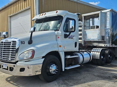 Brian Brewer Trucking daycab