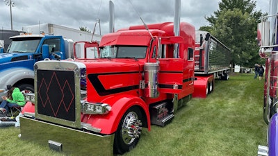 Brian Bucenell's 2002 Peterbilt 379