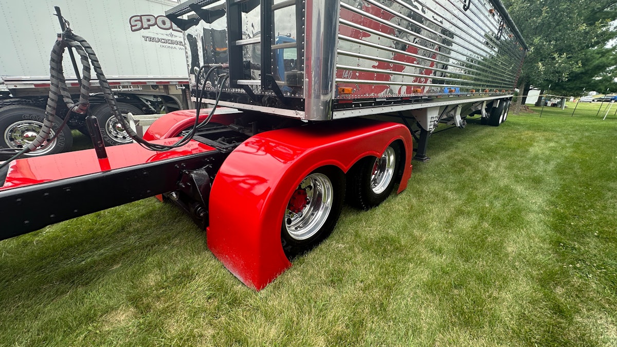 Owner-operator's custom 2002 Peterbilt 379 | Overdrive