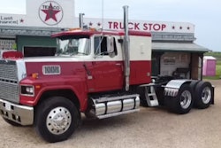Bruce Roche's 1988 Ford LTL 9000