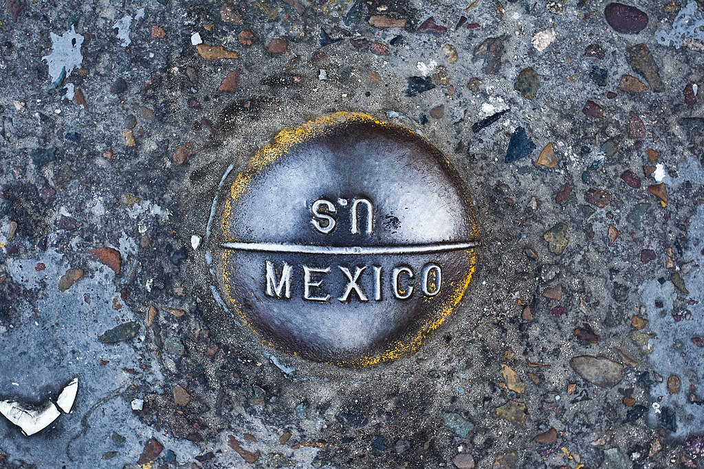 1024px Border Crossing 2 5 (san Ysidro) (8653651422)