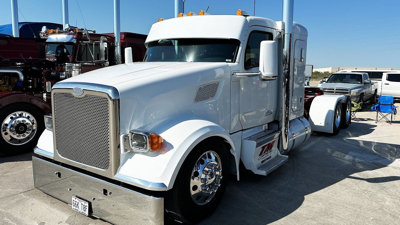 Cody Holst's 2023 Peterbilt 567