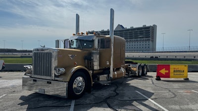 1983 Peterbilt 359, Goldie