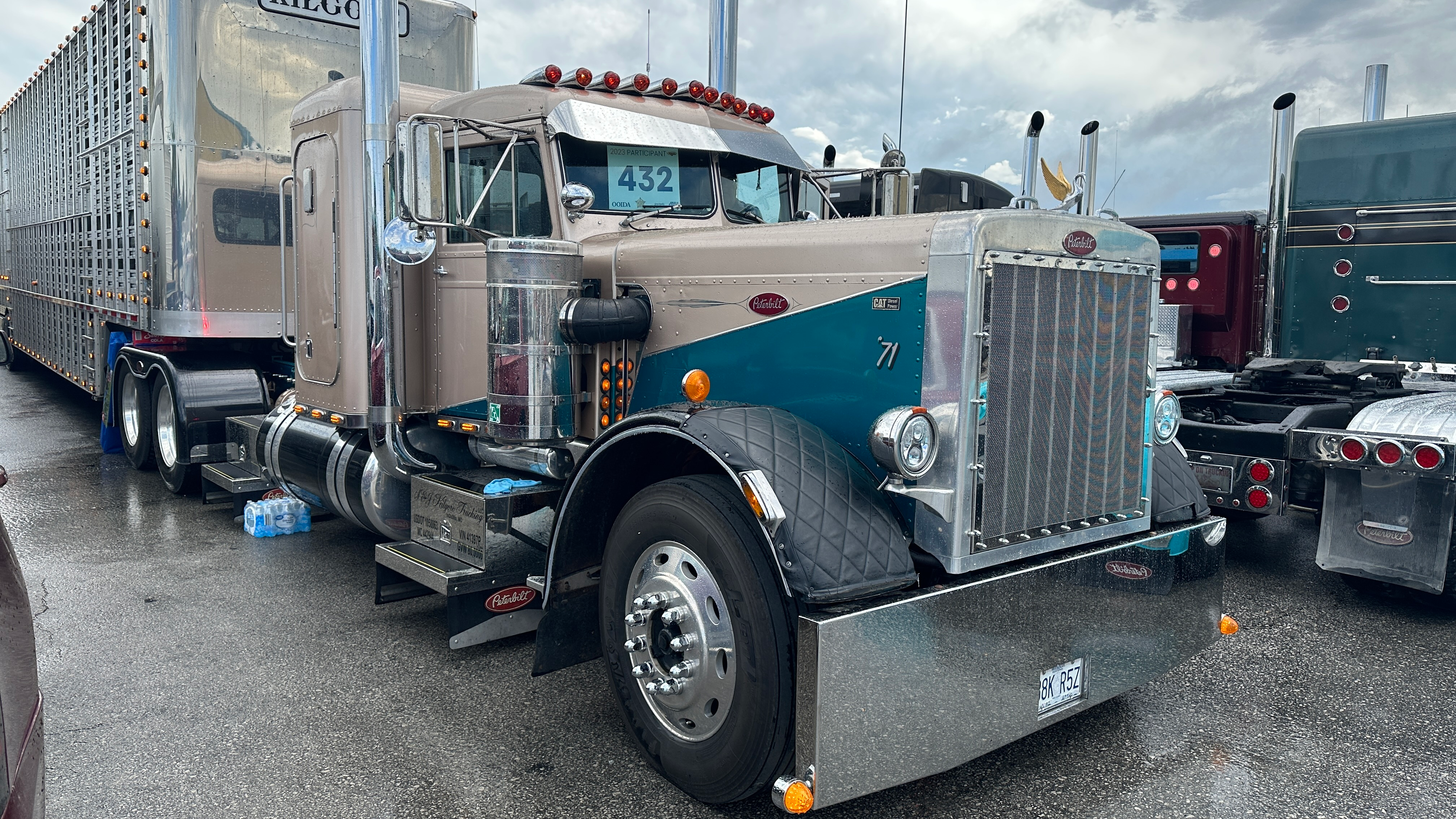 Satha Kilgore's 1971 Peterbilt 359 EXHD