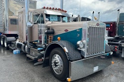 Satha Kilgore's 1971 Peterbilt 359 EXHD