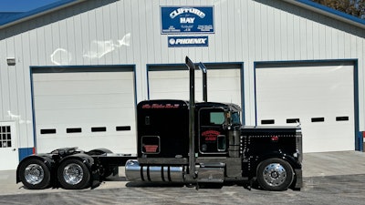 Clifford Hay II's 2007 Peterbilt 379 Legacy