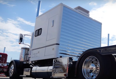Tony Huttenstine's 2005 Peterbilt 379 Double Eagle sleeper