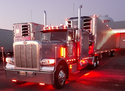 Vito Mangiaracina's 2017 Peterbilt 389