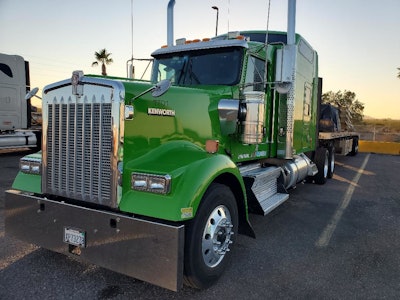Ken Brodeur's 2016 Kenworth W900L