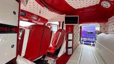 Sleeper compartment of AN Transport's 2008 Kenworth W900L