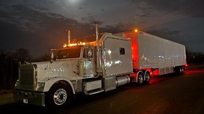 N. Scott White's 2007 Freightliner Classic XL