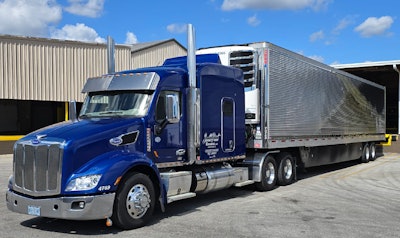Kenny Wingate's 2020 Peterbilt 579 and stainless reefer