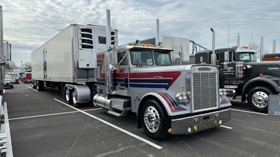 Tarik Al-Amin's 1995 Freightliner FLD/2021 Great Dane Super Seal