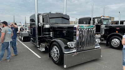 Gregory Alberalla's 2023 Peterbilt 389