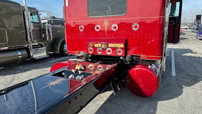 Robert Baesel's 'Hen House' Peterbilt 389