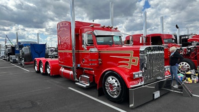 Rick and Lisa Weddle's 2006 Peterbilt 379