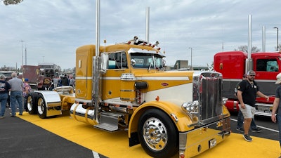 John Dunnigan's 1985 Peterbilt 359