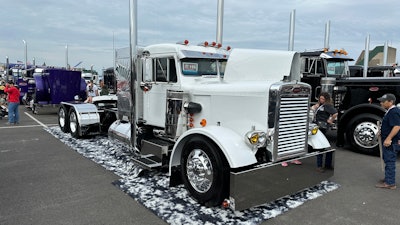 Matt Green's 1965 Peterbilt 351