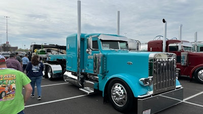 Cole Johnson's 2019 Peterbilt 389/2025 Muv-All 35-ton