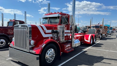 Gary Jones' 1979 Peterbilt 359