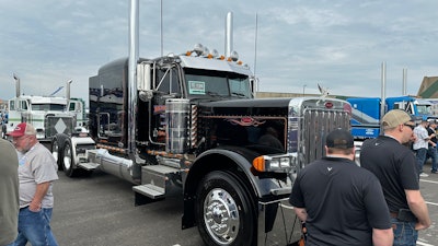 Greg Kendall's 2000 Peterbilt 379 EXHD