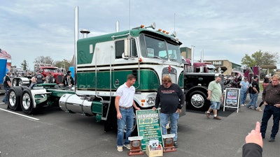 Greg Kendall's 1982 Kenworth K100