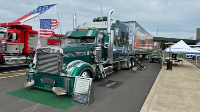 Daniel and Phyllis Snow's 1996 Freightliner Classic XL/2006 Utility DS4000