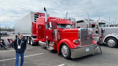 Hugo Torres' 2001 Peterbilt 379/2018 Utility