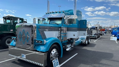 John Treadway's 1998 Peterbilt 379