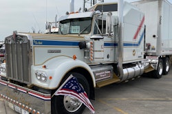 Jay Van Kampen's 1976 Kenworth W900 Bicentennial
