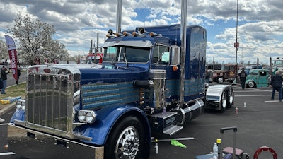 Bryan Martin's 1987 Peterbilt 359
