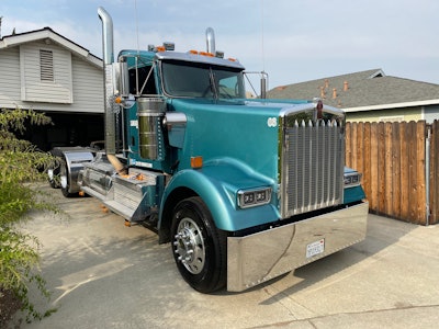 Steven Lenard's 2022 Kenworth W900L