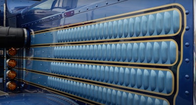 Louvered hood on Bryan Martin's 1987 Peterbilt 359