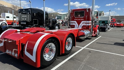 The striping on Jones' 359 extends from the cab down to the deck and rear fenders.