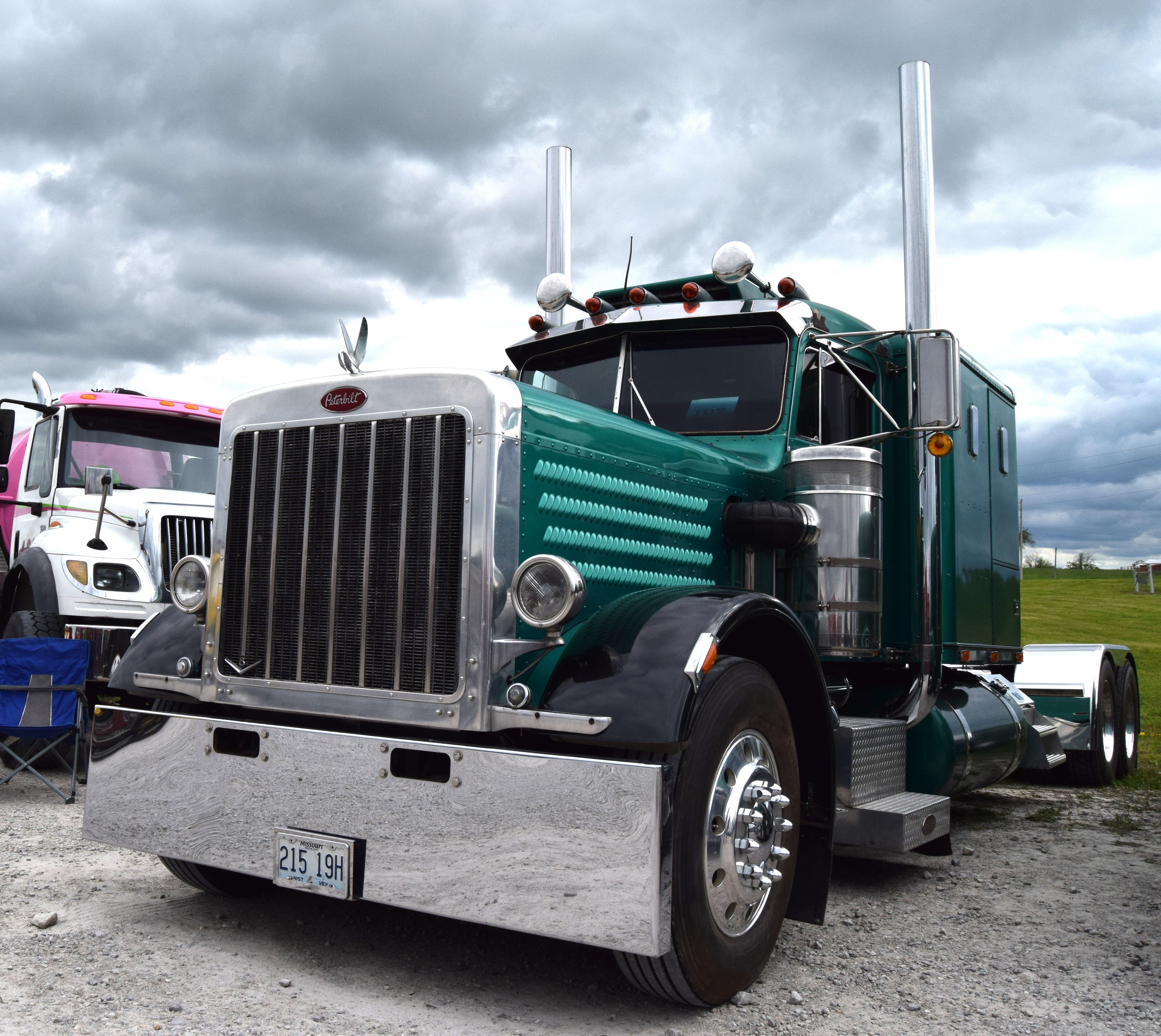 バービー Custom 1979 Peterbilt 359 features a rarity: Cat 3408 V8