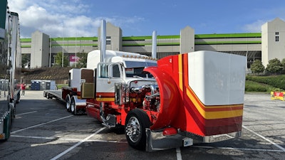 1st: Kevin Johnson, Owensville, Indiana -- 2024 Peterbilt 389 built by Davis Brothers Designs